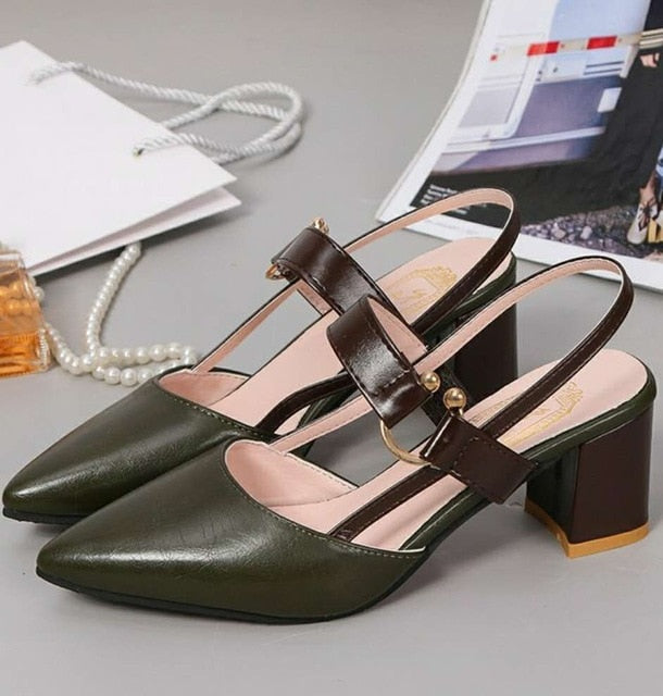 Shallow Mouth pointed Hollow Coarse sandals